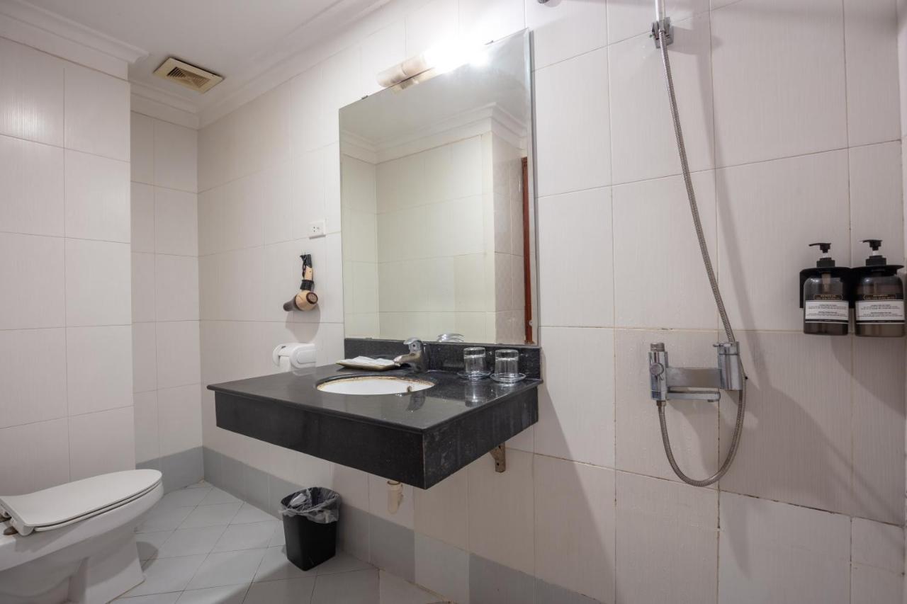 Blau Hotel Hanoi Exteriör bild